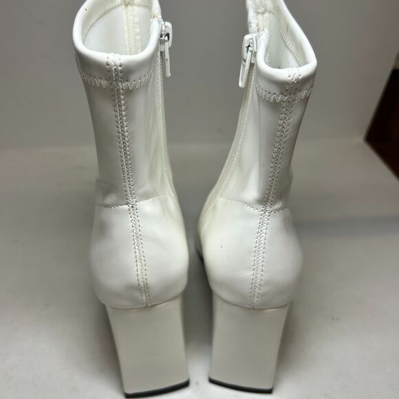 Wild Pair Womens 7.5 M White Patent Iloise Pointed Toe Booties DISPLAY KJ1 - Picture 5 of 7